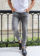 Model wears 32"